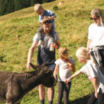 Familienfreundlichkeit wird im Hotel Hasenauer in Hinterglemm groß geschrieben. Von hier aus lässt sich die Bergwelt rundum wunderbar erlebnisreich erkunden.