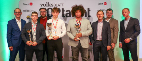 (v.l.) VOLKSBLATT-Chefredakteur Roland Korntner, Gewichtheber Jonas Klinger (2. Platz), VOLKSBLATT-Redakteur Dominik Hennerbichler, TopTalent 2024 Jonathan Oschgan (Eishockey), Diskuswerfer Stefan Gaisbauer (3. Platz), Karl Blasl (VOLKSBLATT-Anzeigen), Thomas Haghofer (VOLKSBLATT-Marketing), VOLKSBLATT-Geschäftsführer Wolfgang Eder