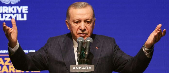 Hassprediger: Der türkische Präsident Erdogan versucht sich als islamischer Führer aufzuspielen, indem er den Hass gegen Israel schürt, Netanyahu mit Hitler vergleicht und vor einem israelischen Angriff auf die Türkei warnt.