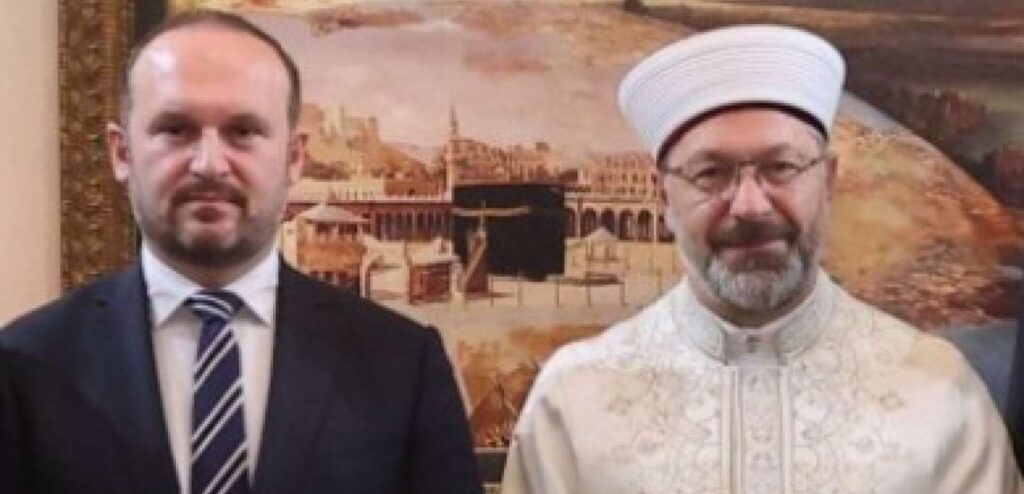 Alles andere als Islam ist falsch: Diyanet-Chef Erbas (hier 2022 bei einem Treffen mit IGGÖ-Präsident Ümit Vural in Ankara).